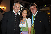 Hofbräu Chef Dr. Michael Möller, Arabella und Peter Pogratz (Winzerer Fähndl) (Foto: Ingrid Grissmann)